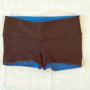 NWOT Reversible lululemon boogie shorts for yoga